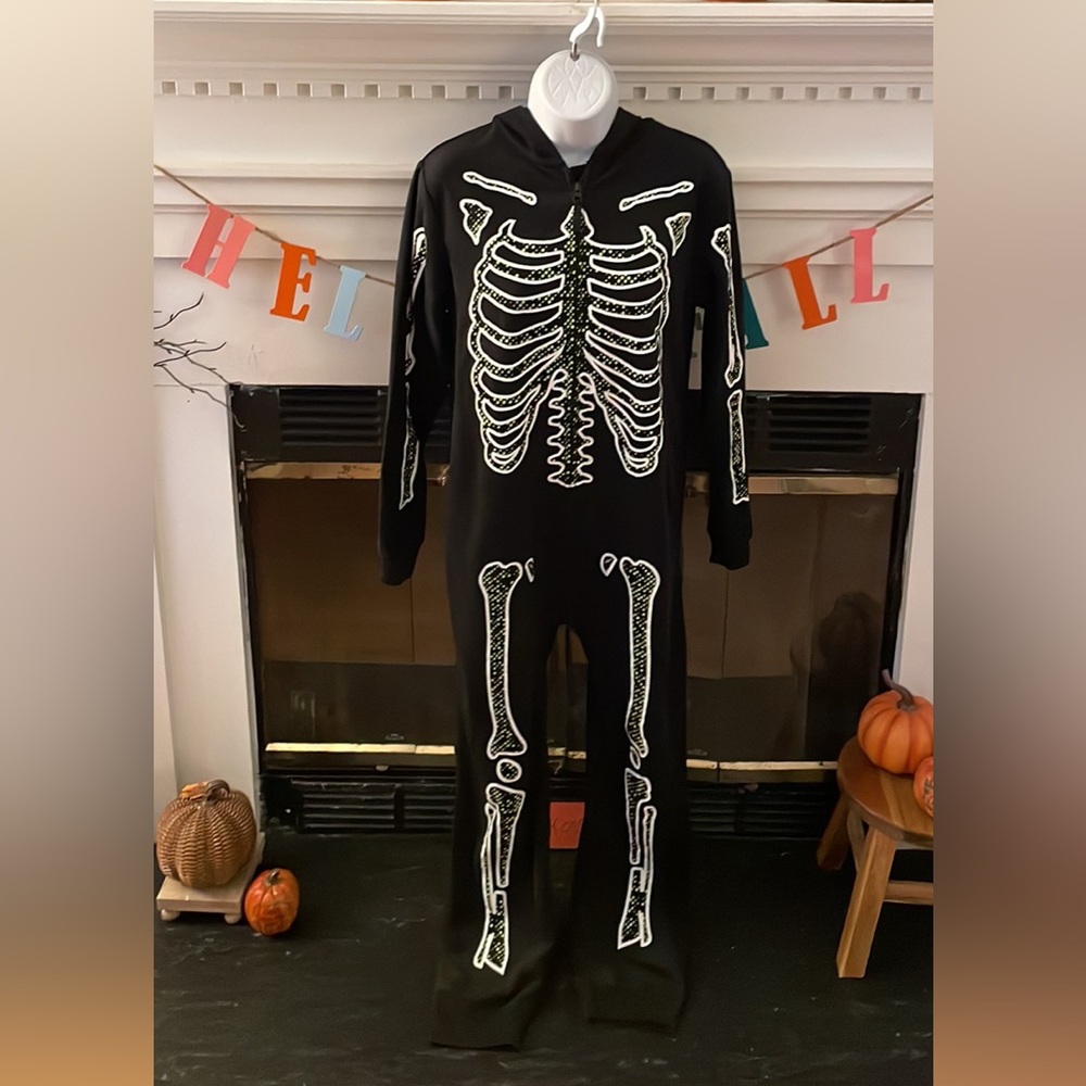 CAT AND JACK SKELETON ONSIE/PAJAMAS SIZE XL(14)